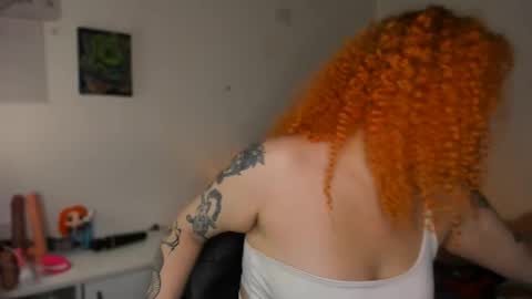 Snapshot of alaska_colors chatting on 7, 5, 2026 Caro online show from 7, 5, 2026