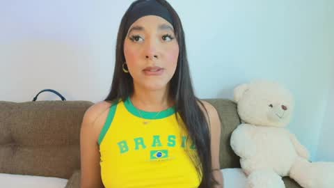 Alee Foxx  online show from 25, 5, 2026