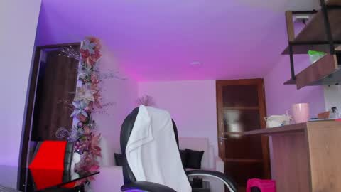 Snapshot of alejaevangeline chatting on 7, 12, 2024 A L E J A N D R A online show from 7, 12, 2024