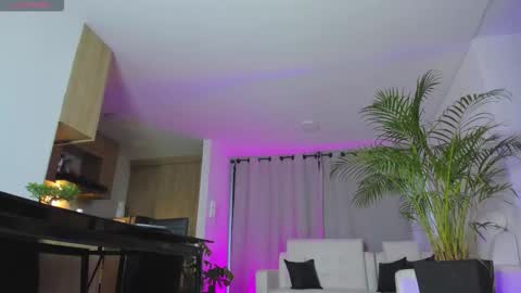 Snapshot of alejaevangeline chatting on 4, 10, 2025 A L E J A N D R A online show from 4, 10, 2025