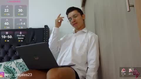 Snapshot of alejandro_g23 chatting on 3, 10, 2025 Alejo online show from 3, 10, 2025