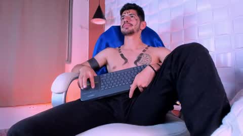 Alejo  online show from 13, 2, 2025