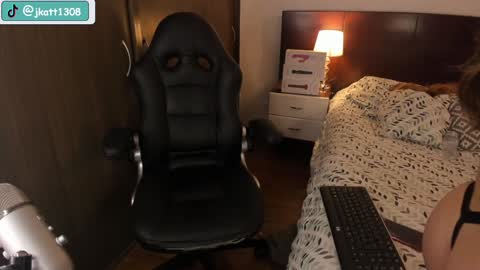 Snapshot of alejaramillo_ chatting on 11, 12, 2024 Alejandra online show from 11, 12, 2024