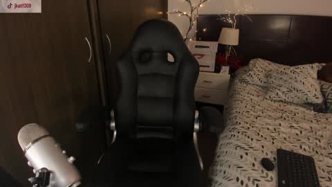 Snapshot of alejaramillo_ chatting on 24, 12, 2024 Alejandra online show from 24, 12, 2024