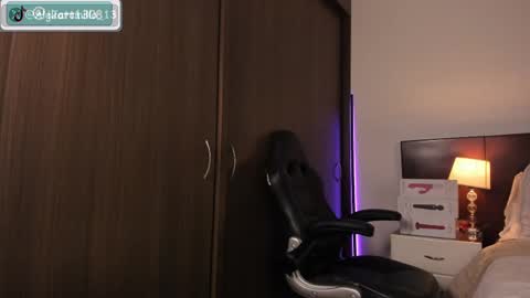 Snapshot of alejaramillo_ chatting on 6, 3, 2025 Alejandra online show from 6, 3, 2025