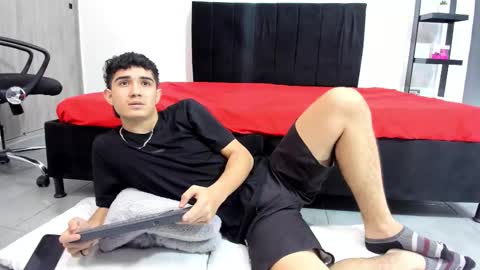 alejo_gray1 online show from 15, 2, 2026
