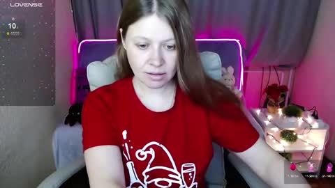 Snapshot of alekasamui chatting on 25, 12, 2024 Aleksa online show from 25, 12, 2024
