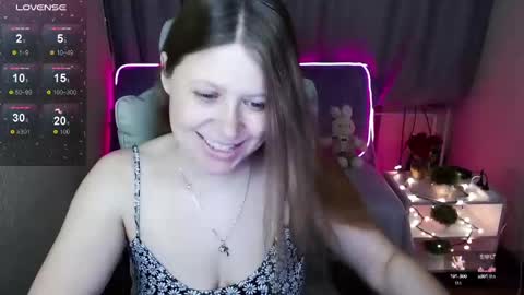 Snapshot of alekasamui chatting on 4, 1, 2025 Aleksa online show from 4, 1, 2025