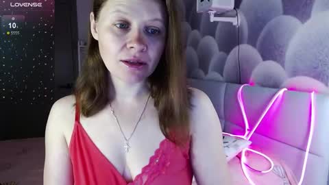 Snapshot of alekasamui chatting on 15, 9, 2025 Aleksa online show from 15, 9, 2025