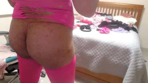 Snapshot of alessalindo840 chatting on 4, 1, 2025 AlessaBabyGirl840 online show from 4, 1, 2025