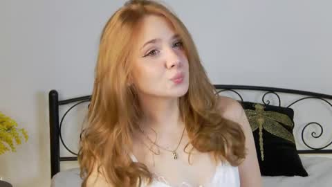 alessamay online show from 15, 4, 2026