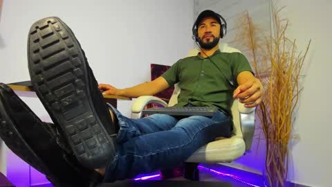 Snapshot of alessandro__wye chatting on 3, 12, 2024 ALESSANDRO WYE online show from 3, 12, 2024