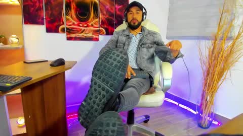 Snapshot of alessandro__wye chatting on 7, 1, 2025 ALESSANDRO WYE online show from 7, 1, 2025