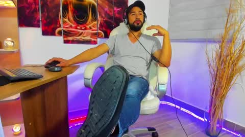 Snapshot of alessandro__wye chatting on 14, 1, 2025 ALESSANDRO WYE online show from 14, 1, 2025