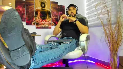 Snapshot of alessandro__wye chatting on 4, 2, 2025 ALESSANDRO WYE online show from 4, 2, 2025