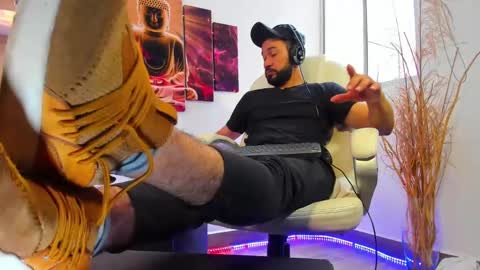 Snapshot of alessandro__wye chatting on 25, 2, 2025 ALESSANDRO WYE online show from 25, 2, 2025
