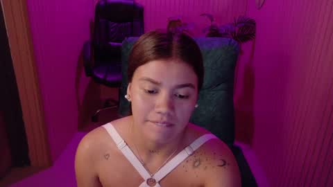 Snapshot of alessiamonroe_ chatting on 1, 6, 2026 alessiamonroe_ online show from 1, 6, 2026