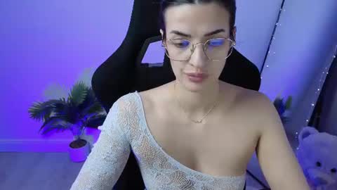 Snapshot of alessyaaa chatting on 18, 6, 2026 Ale online show from 18, 6, 2026