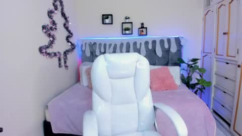 Snapshot of alex_cute77 chatting on 6, 12, 2024 alex online show from 6, 12, 2024