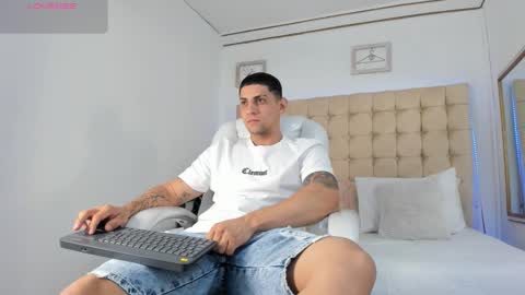 Snapshot of alex_cute77 chatting on 2, 10, 2025 alex online show from 2, 10, 2025