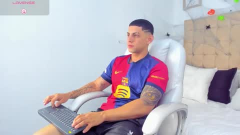 Snapshot of alex_cute77 chatting on 4, 10, 2025 alex online show from 4, 10, 2025
