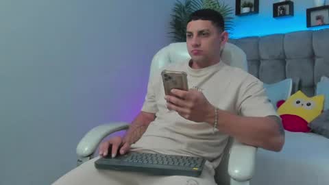 Snapshot of alex_cute77 chatting on 15, 5, 2026 alex online show from 15, 5, 2026
