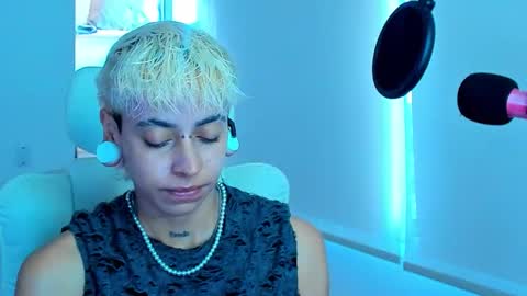 Snapshot of alex_poett chatting on 23, 11, 2025 Residente0xxx online show from 23, 11, 2025