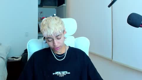 Snapshot of alex_poett chatting on 27, 11, 2025 Residente0xxx online show from 27, 11, 2025