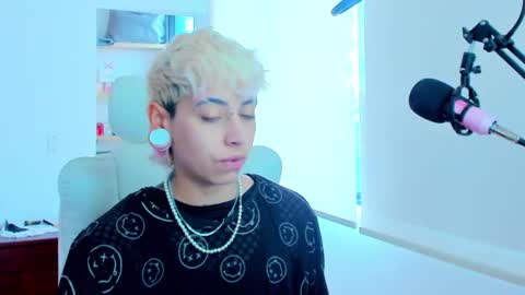 Snapshot of alex_poett chatting on 27, 11, 2025 Residente0xxx online show from 27, 11, 2025