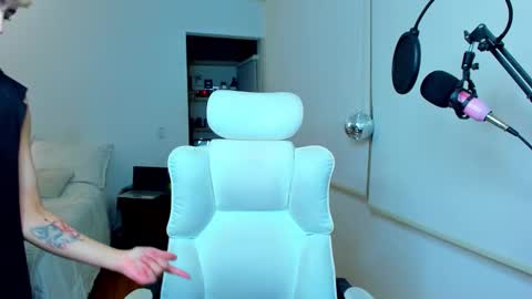 Snapshot of alex_poett chatting on 6, 2, 2026 Residente0xxx online show from 6, 2, 2026