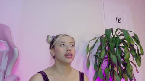 Snapshot of alexa_bue chatting on 8, 10, 2025 alexa_bue online show from 8, 10, 2025