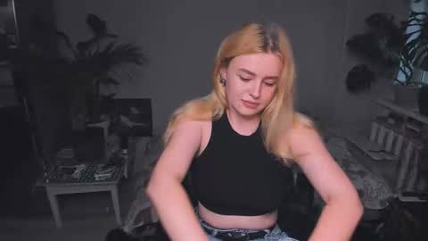 Snapshot of alexa_pirs chatting on 13, 9, 2025 alexa_pirs online show from 13, 9, 2025