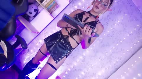 alexaavandercloude online show from 10, 4, 2026