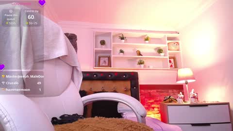 Snapshot of alexamoon__ chatting on 14, 12, 2024 Alexa Moon online show from 14, 12, 2024