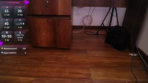 Snapshot of alexamoon__ chatting on 8, 1, 2025 Alexa Moon online show from 8, 1, 2025