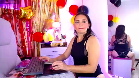 Snapshot of alexamoon__ chatting on 1, 10, 2025 Alexa Moon online show from 1, 10, 2025