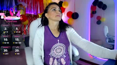 Snapshot of alexamoon__ chatting on 4, 10, 2025 Alexa Moon online show from 4, 10, 2025