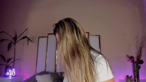 alexandraa_gomez online show from 13, 9, 2025