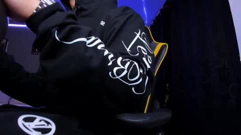 alexgiraldo__ online show from 4, 12, 2025