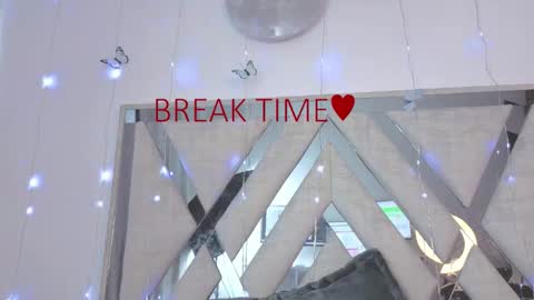 Carolina Join The Fan Club  online show from 18, 9, 2025