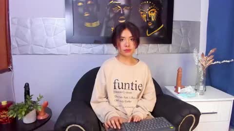  Alice Evans online show from 2, 1, 2025