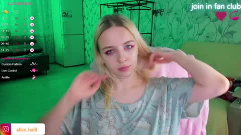 Snapshot of alice_halle chatting on 2, 12, 2024 alice_halle online show from 2, 12, 2024