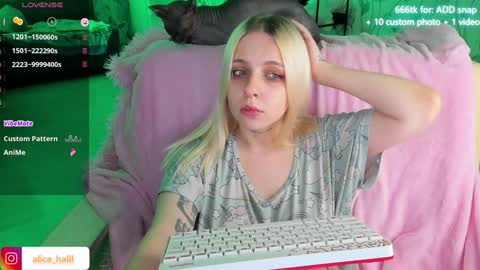 Snapshot of alice_halle chatting on 10, 12, 2024 alice_halle online show from 10, 12, 2024