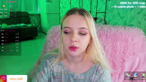 Snapshot of alice_halle chatting on 14, 12, 2024 alice_halle online show from 14, 12, 2024