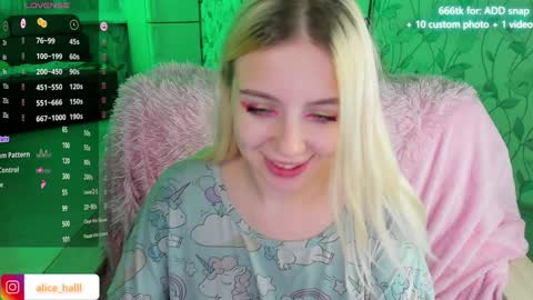 Snapshot of alice_halle chatting on 15, 12, 2024 alice_halle online show from 15, 12, 2024