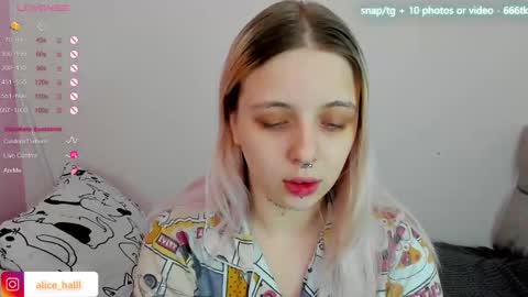 Snapshot of alice_halle chatting on 18, 2, 2025 alice_halle online show from 18, 2, 2025