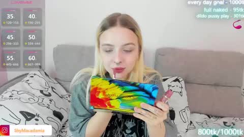 Snapshot of alice_halle chatting on 9, 3, 2025 alice_halle online show from 9, 3, 2025