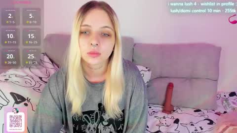 Snapshot of alice_halle chatting on 11, 3, 2025 alice_halle online show from 11, 3, 2025
