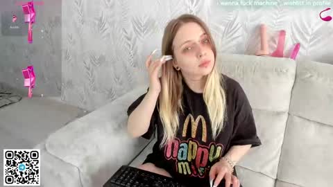 Snapshot of alice_halle chatting on 27, 4, 2026 alice_halle online show from 27, 4, 2026