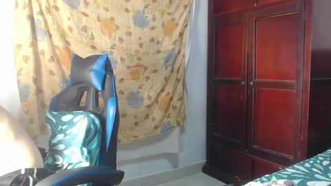 Snapshot of alice_julls chatting on 22, 5, 2026 alice online show from 22, 5, 2026